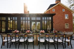 a private retreat for weddings, corporate groups and families to enjoy the privacy of the entire house and grounds without other guests or public access.