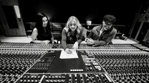 Mariah Faith joins Sevenfold Entertainment as its first official artist, signing her contract alongside co-founders Angel Jennings and Stephen Martines in a Nashville recording studio.