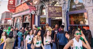 crowd at San Francisco St. Patrick's Day Pub Crawl