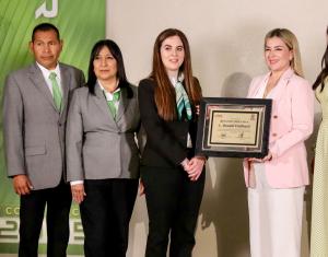 Officials from Sonora, Mexico present a citation to Narconon