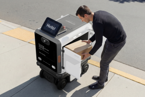 Ottobot by Ottonomy Completing an Autonomous Curbside Delivery — Secure, Contactless Parcel Handoff Powered by Ottumn.AI