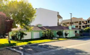 Rare Access: Howard Hughes “Green House”