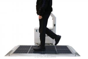 ‘Solecheck’ features a grid-type modular mat that effectively vacuums up dust and foreign substances attached to shoe soles, improving indoor air quality. It currently operates between subway station entrances and gates, preventing harmful substances from