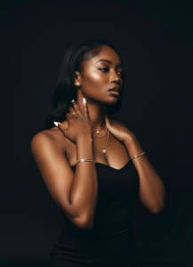 Seńoj first garnered major attention with her breakout track “Running." SoundClould named her a “new pop diva,” praising her “alluring style of modish R&B”,  celebrating her vocals and drawing comparisons to Ariana Grande, NAO, and Sinéad Harnett.