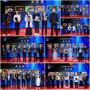 Winning guests accept their honors on the stage at the 20th Asian King of Catering Awards, a prestigious event recognizing outstanding achievements in Asian gastronomy.