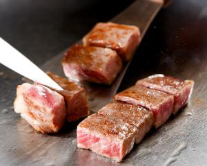 Teppanyaki-style steak