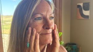 Owner of Sego Lily Skincare applies the micro-aerated tallow to her face.