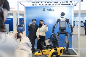 Hyundai Motor Group booth presented a photo zone of Atlas by Boston Dynamics, with Spot moving around in the booth.