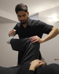 Alok Kumar performing a personalized holistic health recovery plan with a patient at Toronto Osteopathy clinic.