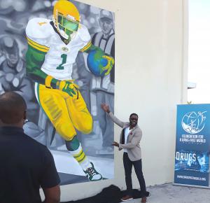 Former NFL safety Nick Ferguson unveils Super Bowl 2020 anti-drug mural at his alma mater, Miami's Jackson Senior High School