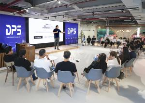 Leaders from major Dubai real estate brokerage firms during an industry dialogue at the Dubai Property Exhibition, marking the launch of the DPS Talks platform.