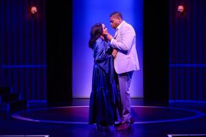 The actors who play Barack and Michelle Obama singing together on stage