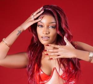 DJ Lunar is a High-Energy Live Performer