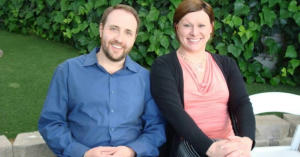 Oxi Fresh franchisees Noah and Shannon Mitchell pose together outdoors in Paradise, Nevada.