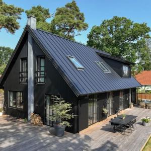 Innovative Moderne Træhuse Skabt til Komfort og Helårsliv