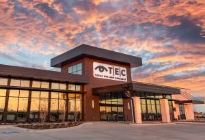 An external view of Texas Eye and Cataract's new, expanded facility in Midlothian, Texas with the adjoining Everest Surgery Center
