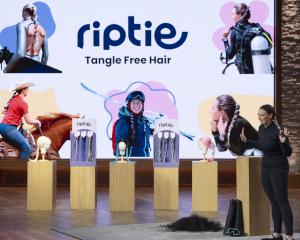 Sarah Fox pitches Rip Tie Hair on Shark Tank Season 17 Episode 13