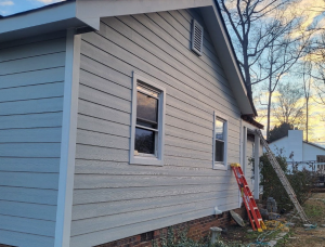James Hardie fiber cement siding with realistic woodgrain texture installed by NC & SC based siding contractor Hatch Homes for durable, long lasting exterior