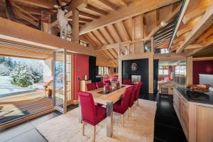 Panoramic Mountain Views on Over 5,600 Square Meters in Oeschseite