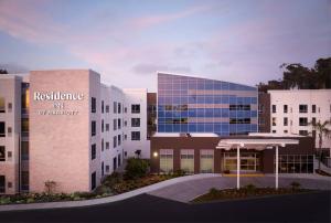 Residence Inn by Marriott Ventura Beach exterior at sunset, a modern 125-suite hotel by Pacifica Host Hotels featuring a contemporary glass façade and coastal California architecture in Ventura, California.