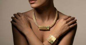 Handcrafted sustainable jewelry set from Purplee Store Buriti Line featuring natural fibers and high-engineering gold plating.