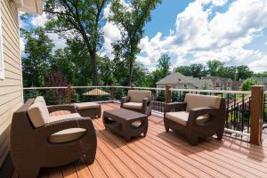 Builds Patios and Decks