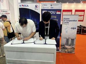 Crosshub signed an MOU at the Korea Pavilion