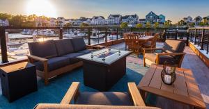 Luxury Houseboat Rooftop with 360 Views