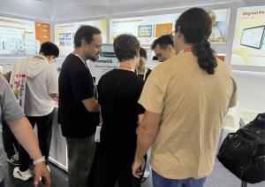 Connecting with the World: FotoCube’s team in deep discussion with international buyers at the Hong Kong show