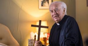 Jimmy Tarbuck (centre) behind the scenes of A Hand to Hold, in his role as the Priest holding a crucifix