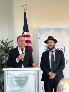 Ashkan Tabibnia introducing Rabbi Danny at the Israel Tribune Magazine Launch and Social Impact Awards Experience