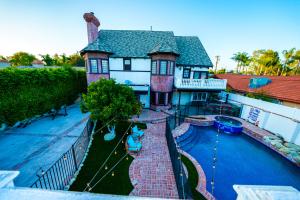 iRely Recovery outdoor pool and wellness area