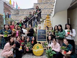 Lux Travel DMC participa en el Día de Plantación de Árboles.