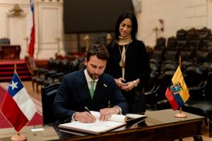 Niels Olsen Presidente de la Asamblea Nacional de Ecuador & Paulina Núñez Presidenta del Senado Chile(2)
