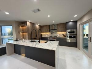 Two Tone Modern Kitchen