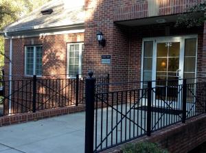 Front entrance at the office of Knoxville dentist Robert M. Kelso, DDS