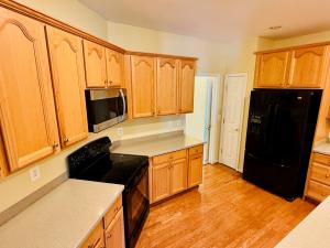 Solid 3 BR/2.5 BA end-unit brick villa in the 55+ active adult community of Heritage Highlands