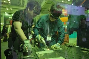 A student from a welding technical school trying welding technology by Withus