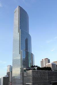View of Miami Tower in Downtown Miami, home to a Quest Workspaces office and coworking center.