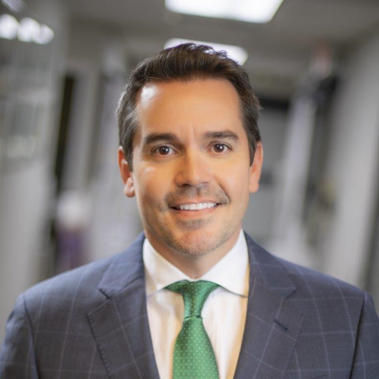 Orlando dentist Dr. Gustavo De Oliveira at Lake Lucerne Cosmetic and Implant Dentistry