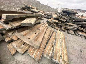 induction heating to separate recover rubber and steel plates for waste mill liners