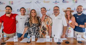 Tracie Thoms and group in front of step and repeat