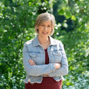 y Armstrong, conflict resolution coach and founder of The Center for Family Resolution, headshot photo