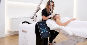 PicoPretty® Transform 3D laser treatment in a modern clinical aesthetic setting