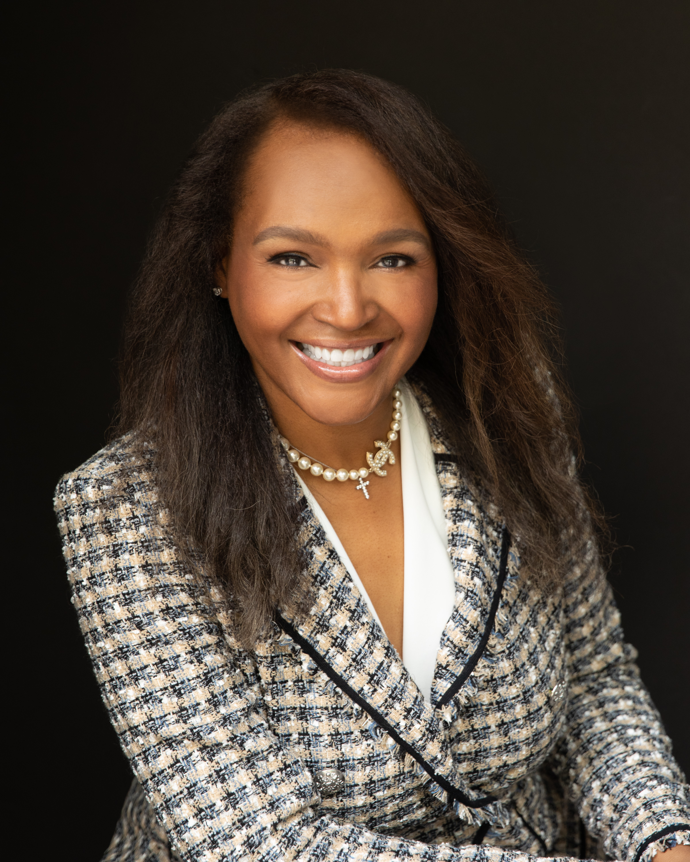 Headshot of Lora Spencer, Esq. Chair of Executive Compensation Committee on ParaNano, Inc. Board of Directors