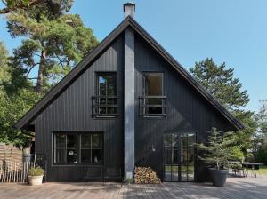 Moderne Nordiske Træhuse Kombinerer Elegance, Komfort og Bæredygtighed