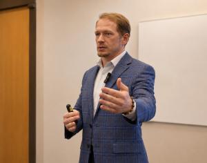 Garret Biss presenting a professional training session on veteran mental health, military transition, resilience, and recovery.