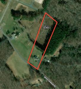 5 BR/3 BA home on 4.32 +/- acres in Louisa County, VA •	This home measures 2,010 +/- sf. and features somewhat of an open floor plan with 3 main level bedrooms, 2 upper level bedrooms, 2 main level bathrooms, 1 upper level bathroom, kitchen