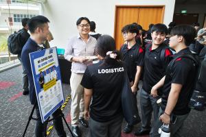 Students Meeting B&H Worldwide's Global Marketing Team