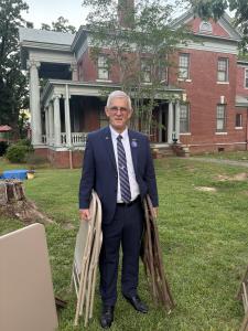 Gordon Bryan TN-8 Cleans Up After at Hardin County Meet and Greet